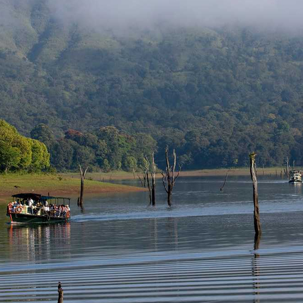 HOUSEBOAT WITH MUNNAR AND THEKKADY TOUR.jpg